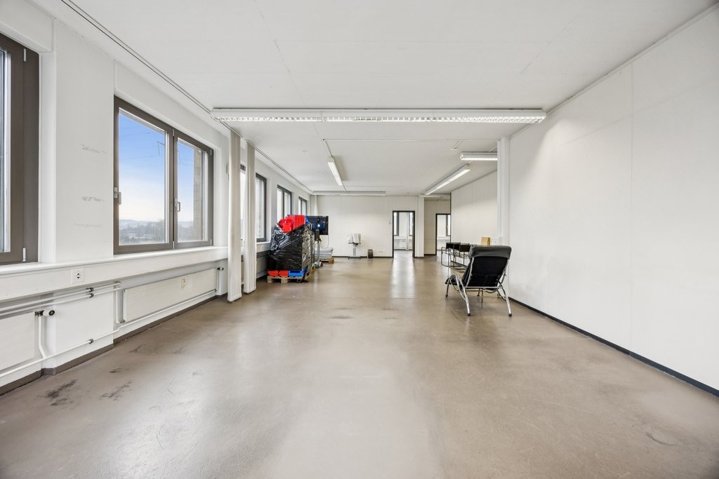 269m² office
