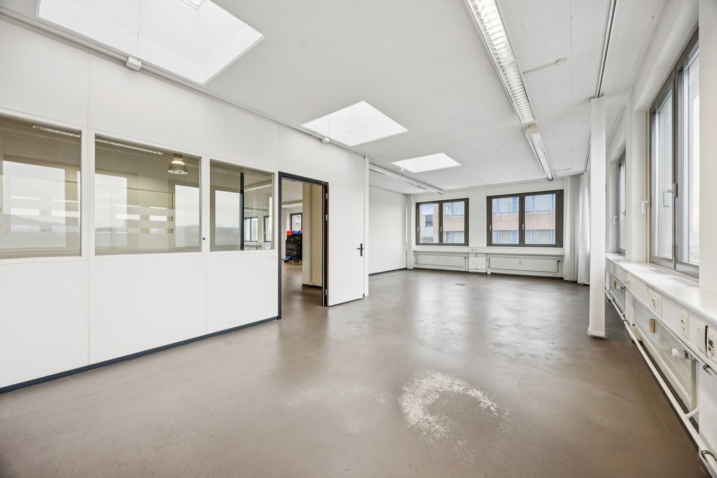 269m² office