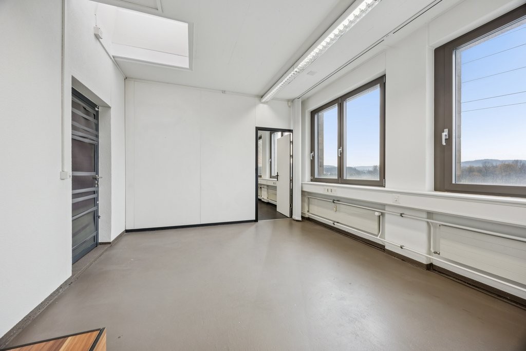 269m² office