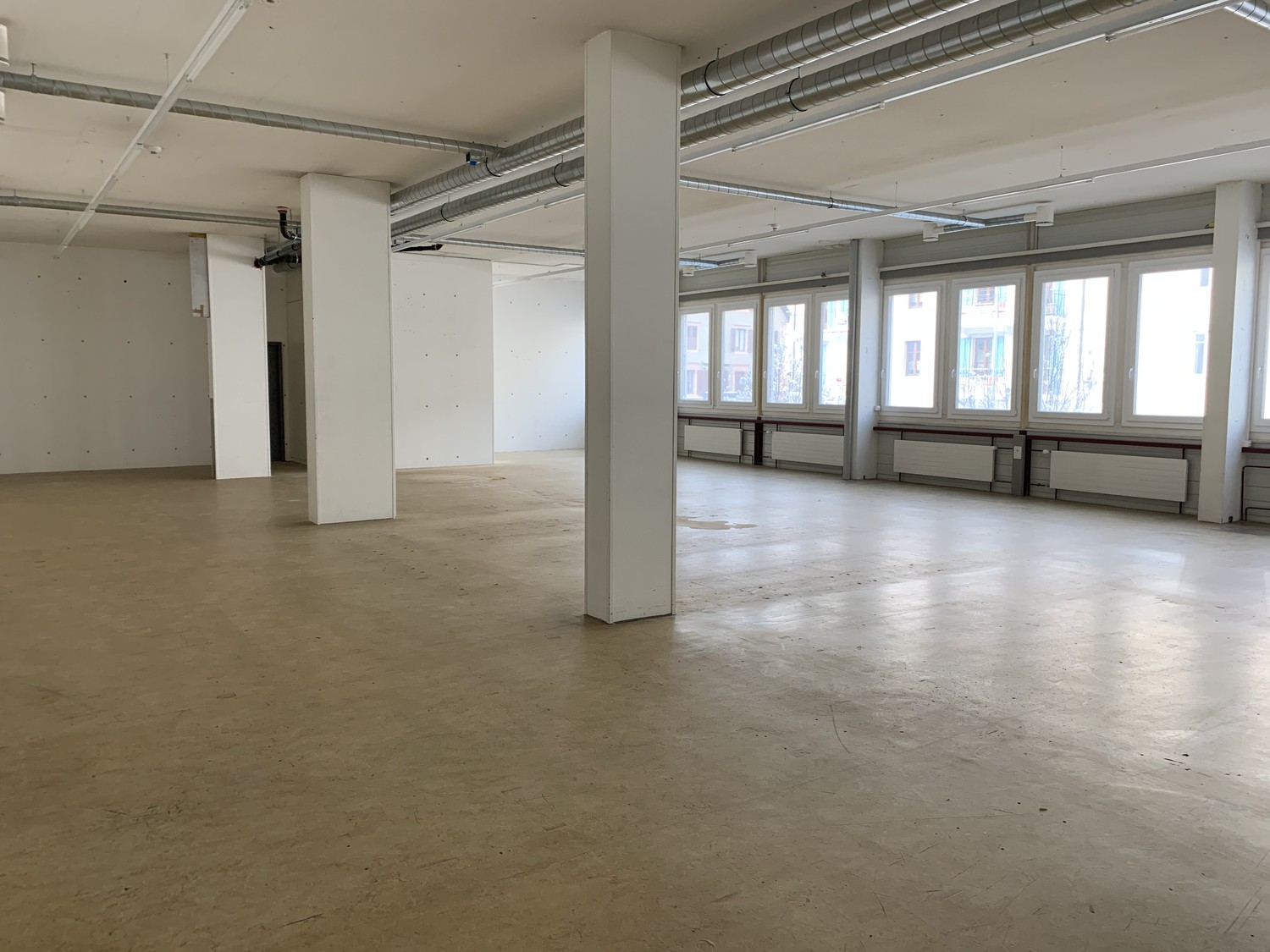 290m² office