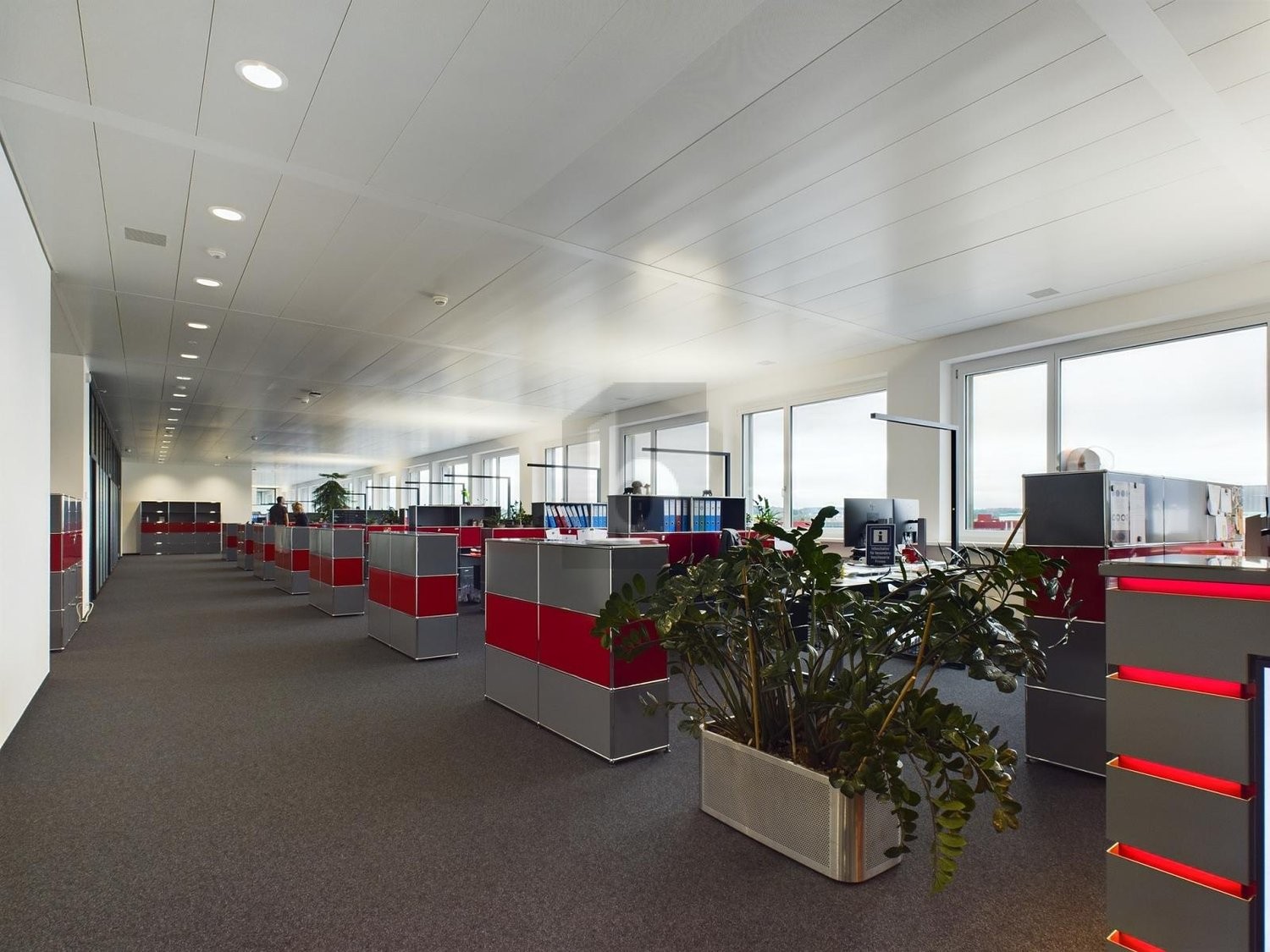351m² office