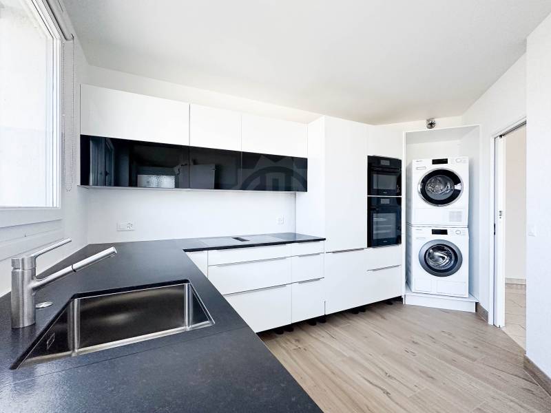 6 rooms apartment
