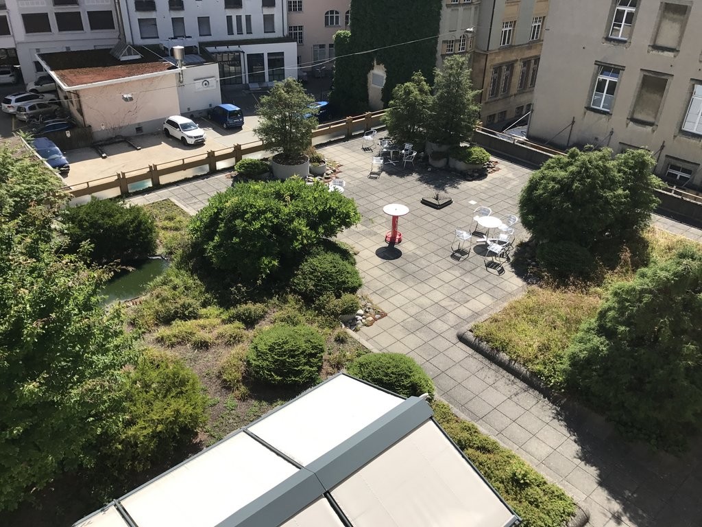 99m² office
