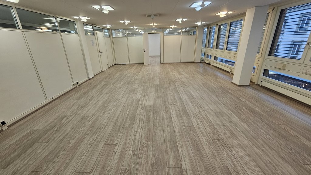 99m² office