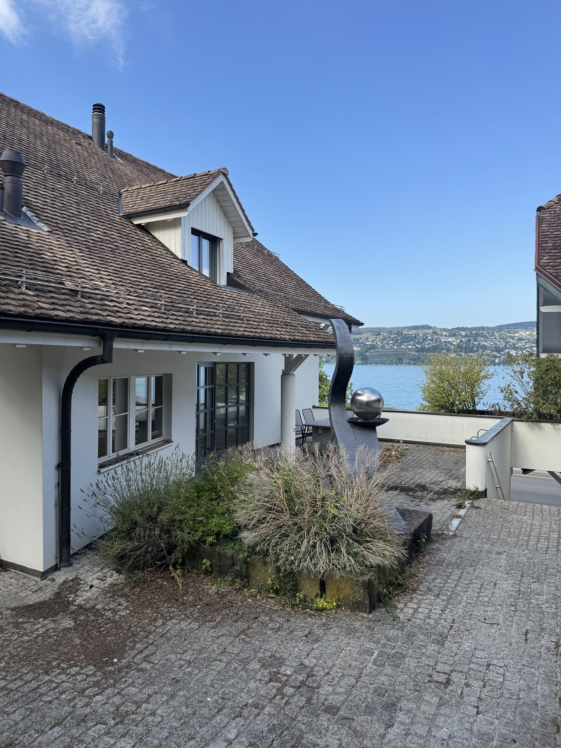 10 rooms single house