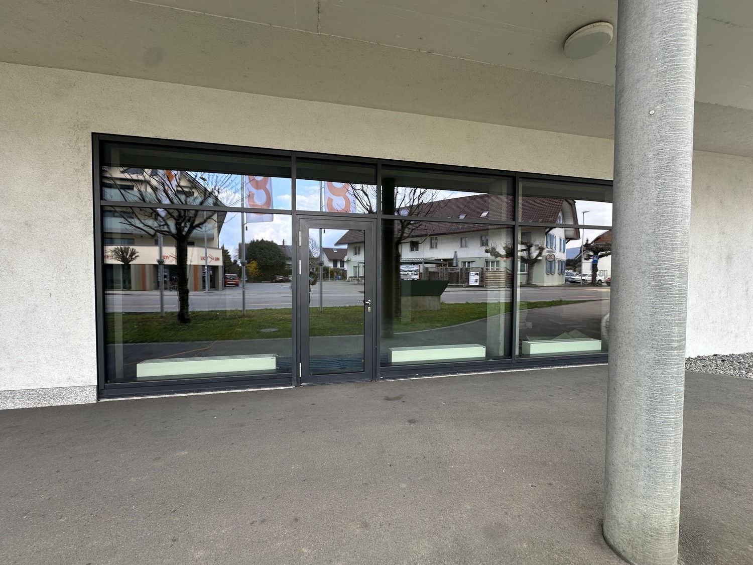 93m² negozio