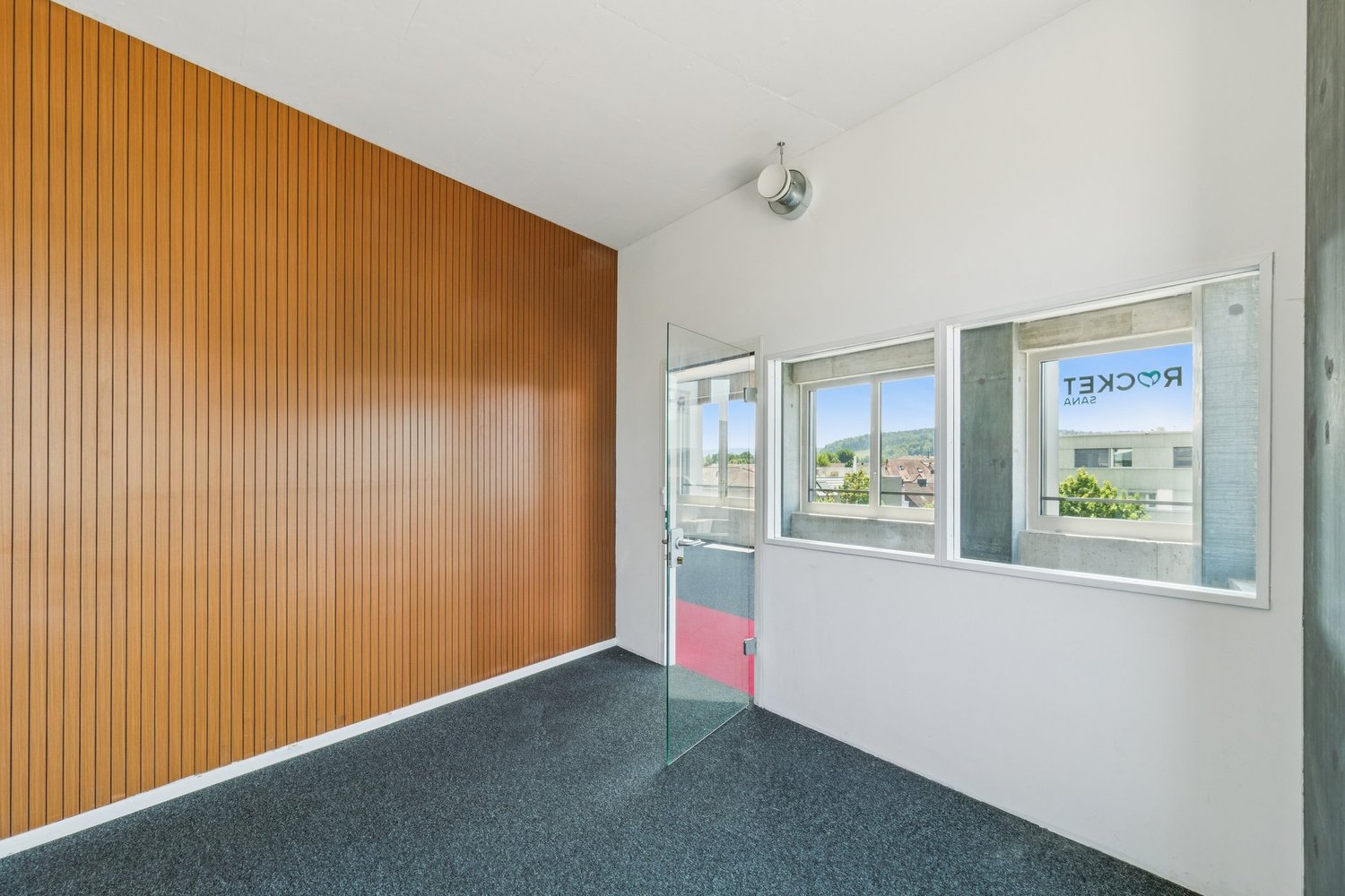 127m² commercial