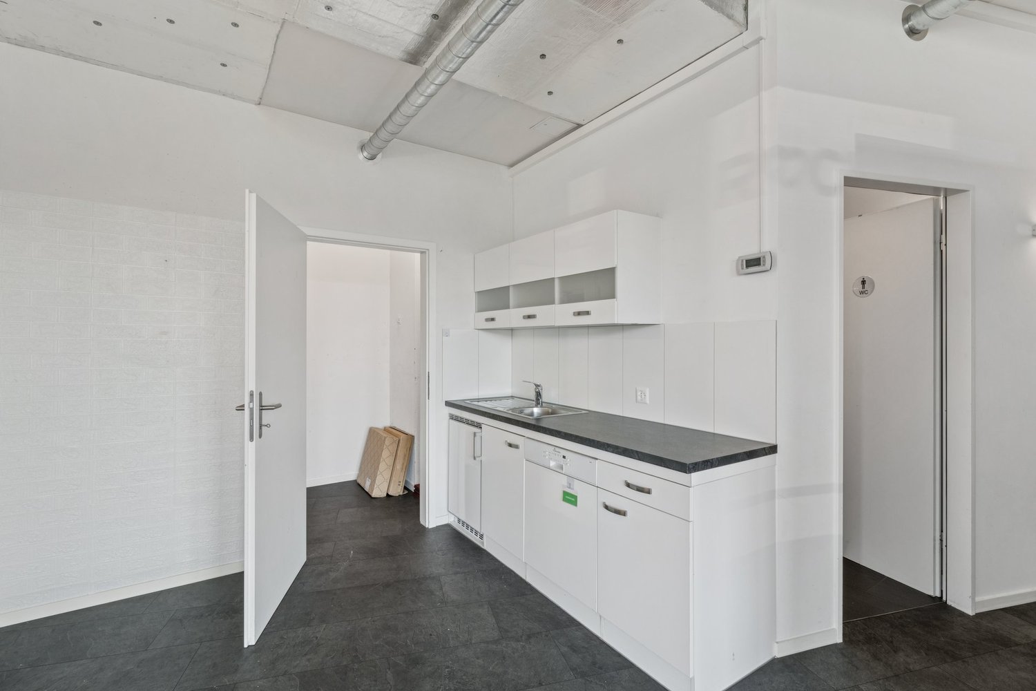 127m² commercial