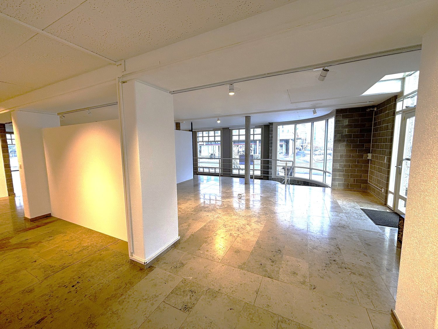 300m² commercial