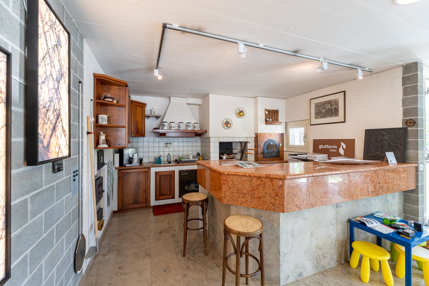 300m² commercial