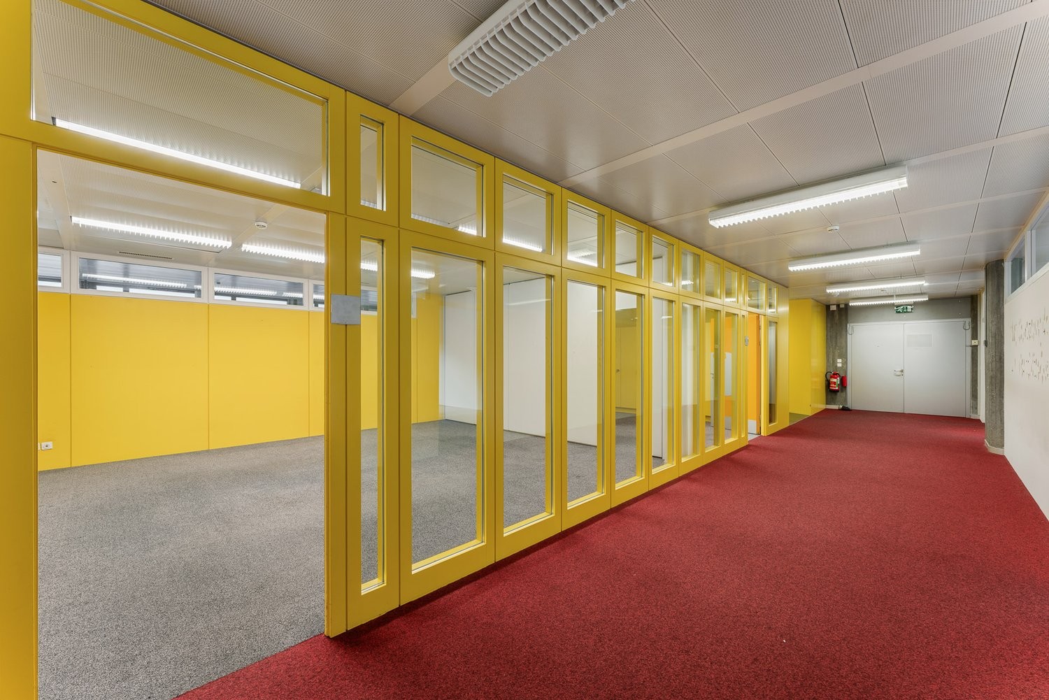 840m² office