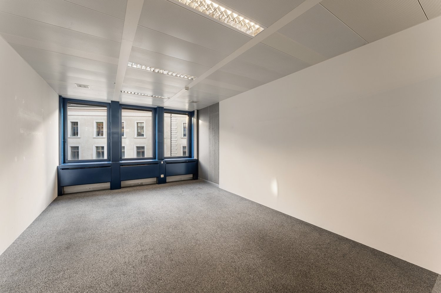840m² office