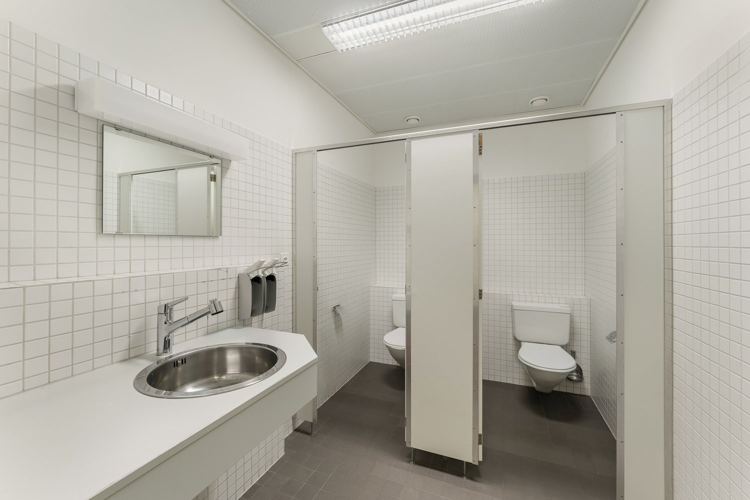 840m² office