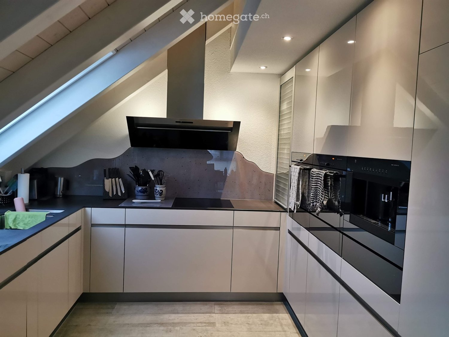 5 rooms apartment