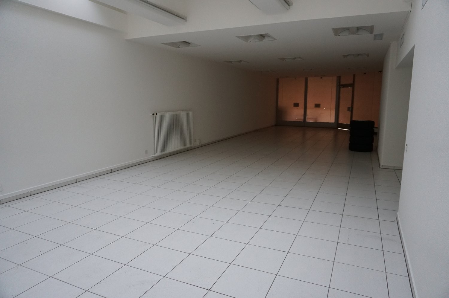 165m² shop
