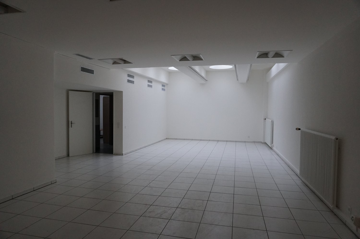 165m² shop