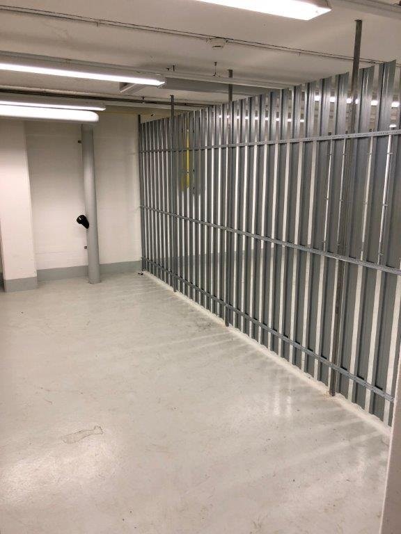 25m² storage room