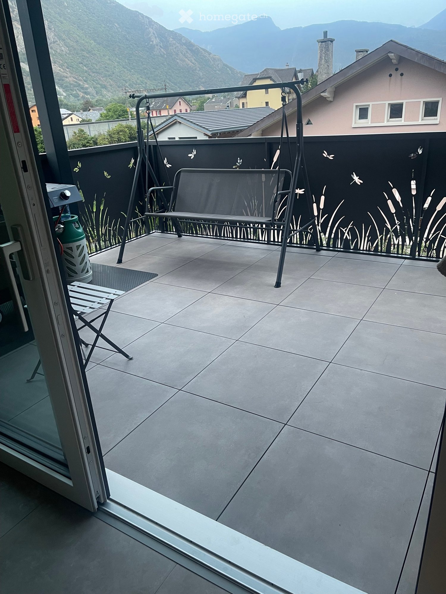 5 rooms apartment