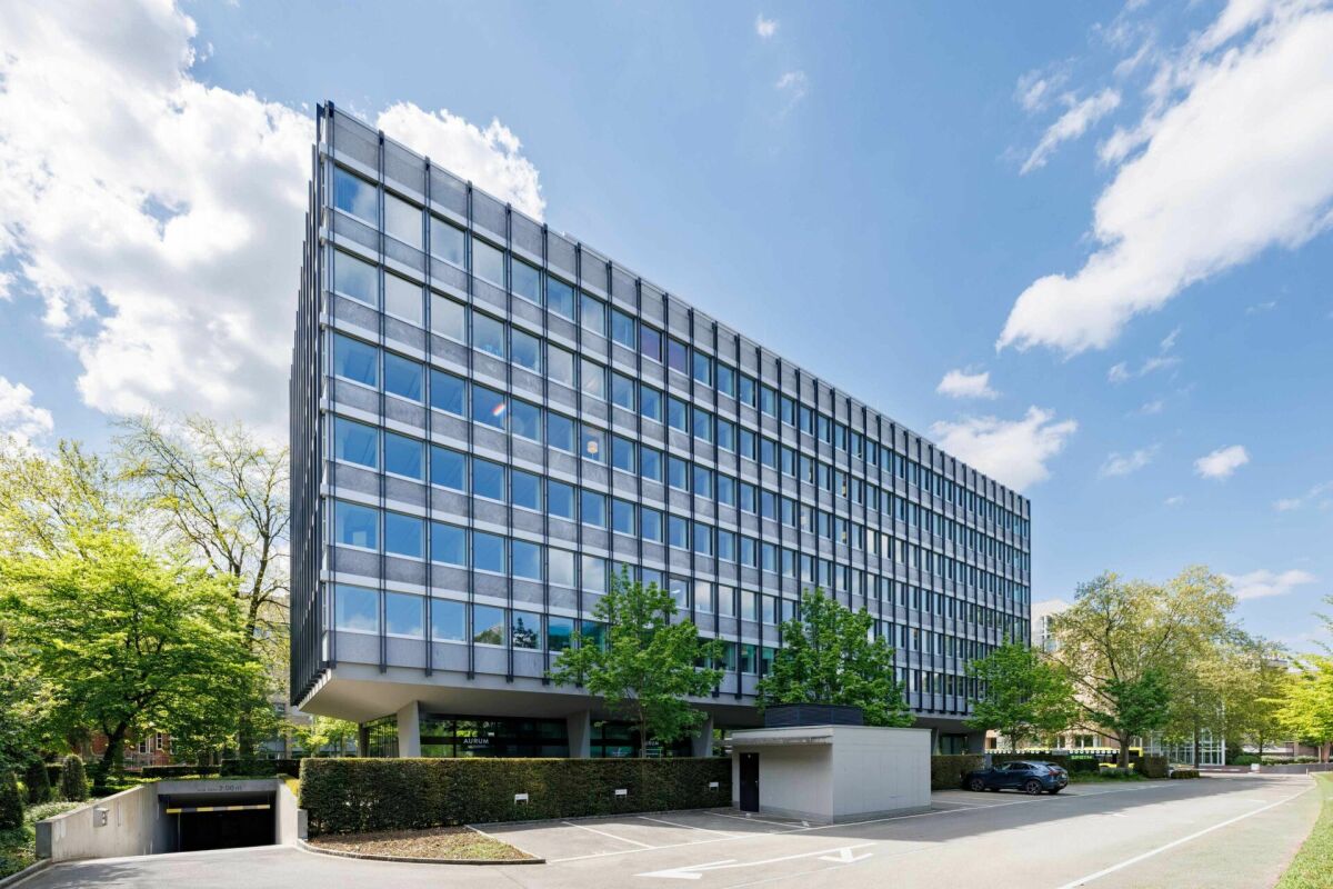 954m² office