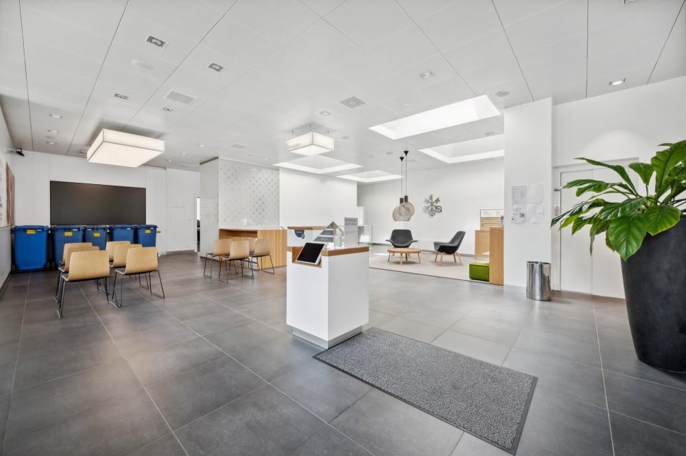 430m² office