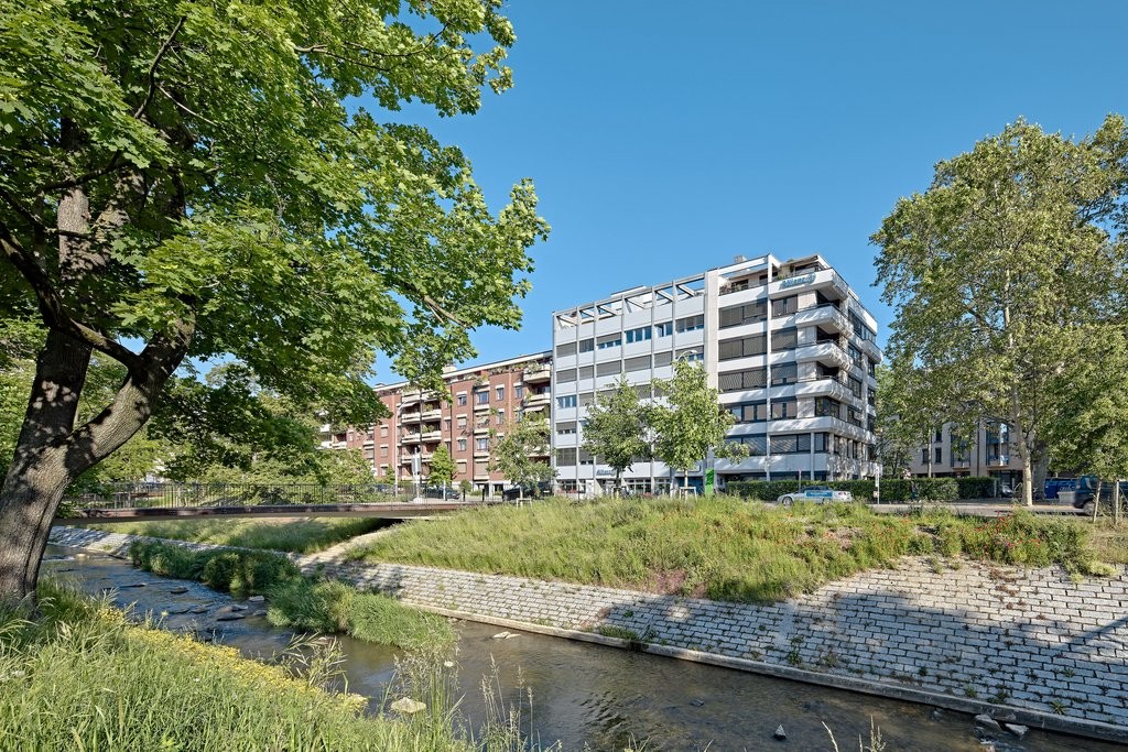 95m² office