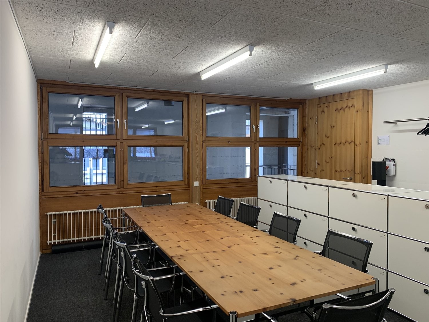 60m² office