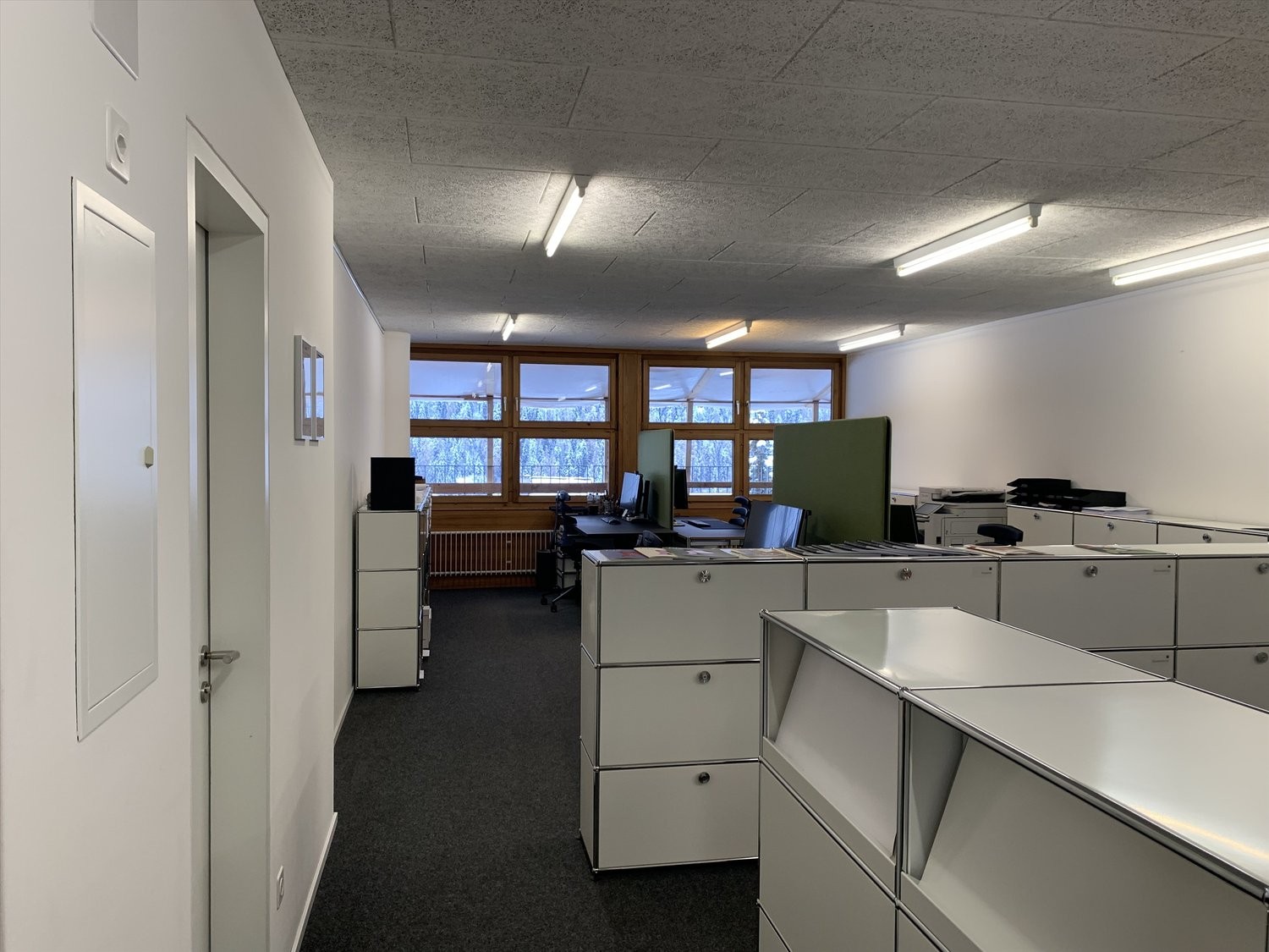 60m² office