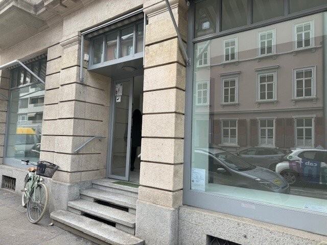 68m² shop