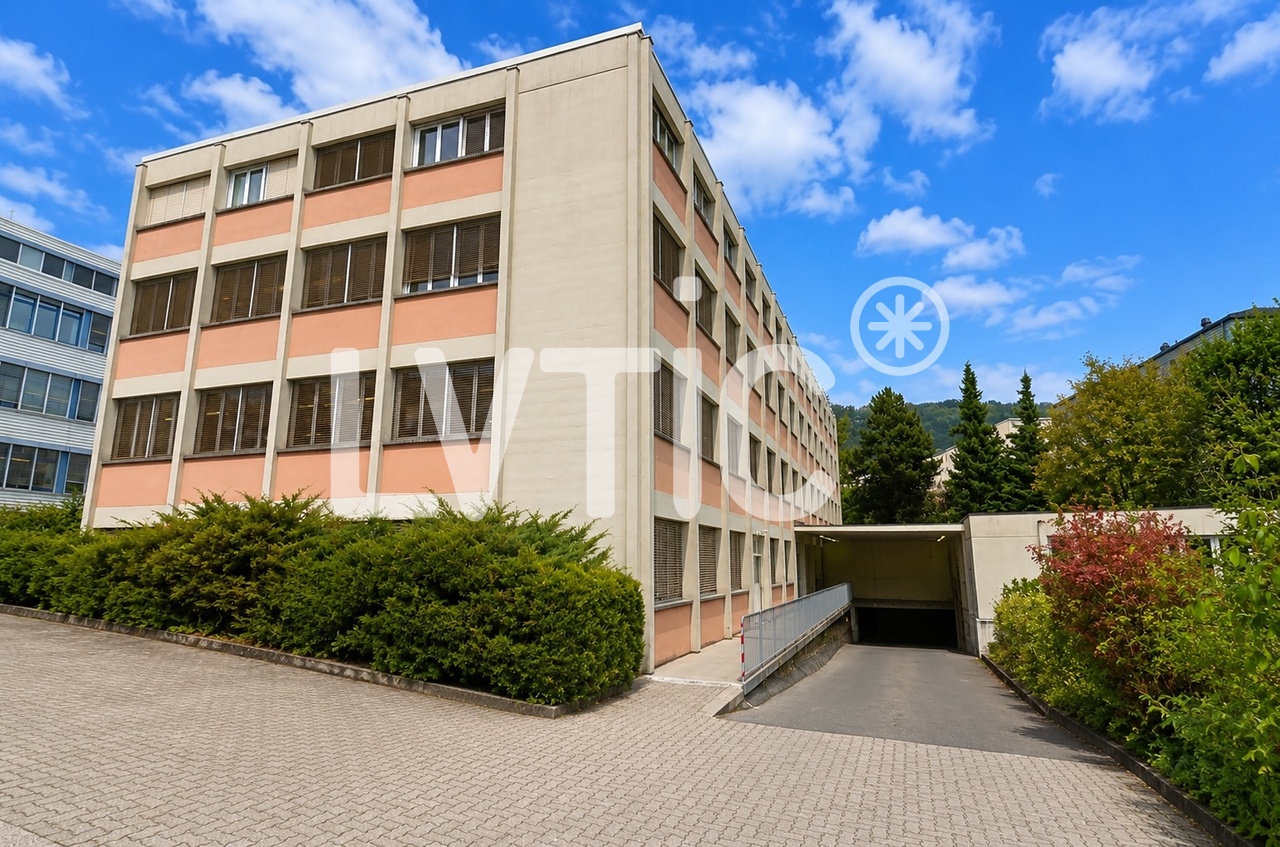 842m² workshop