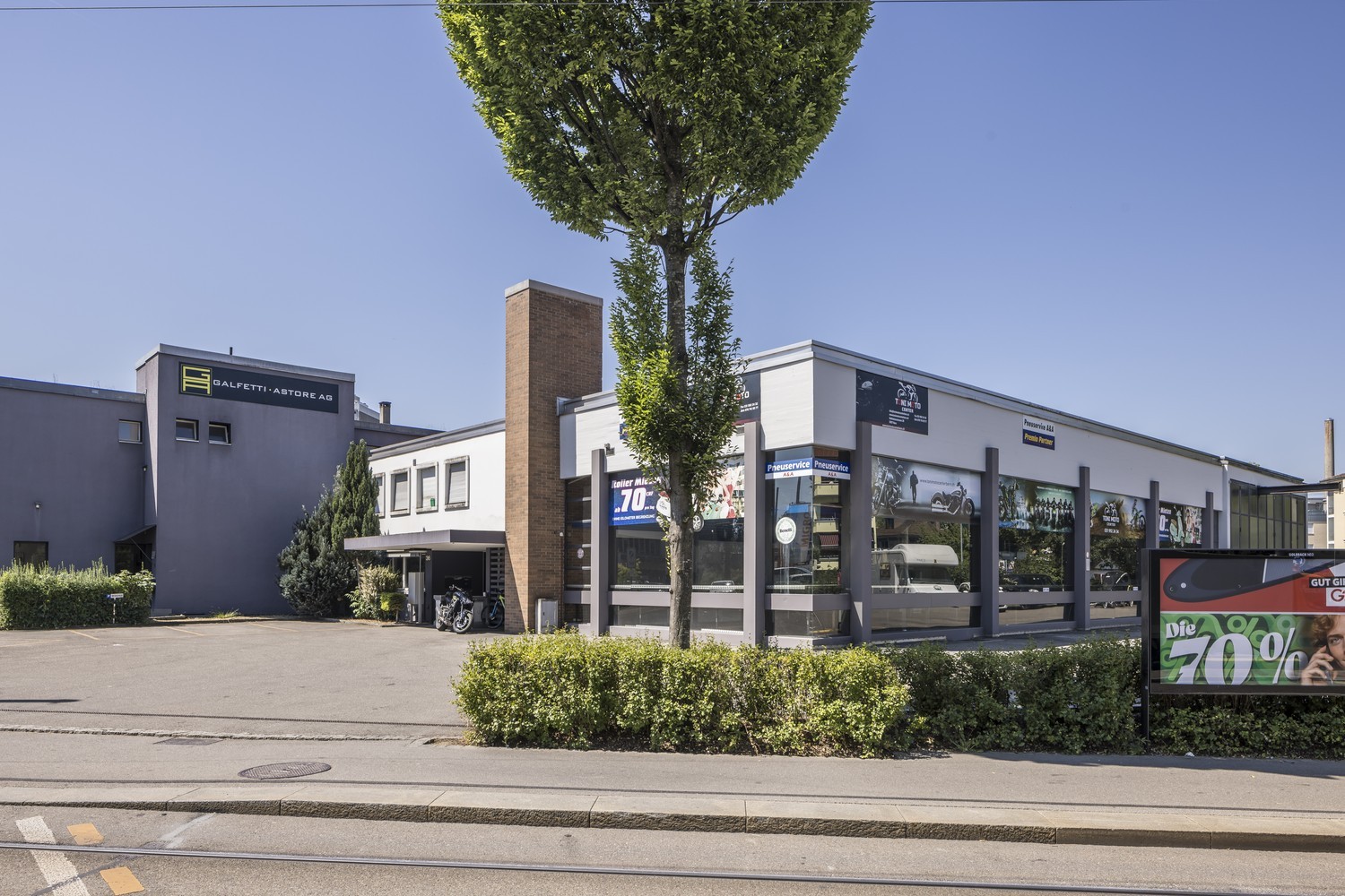 125m² commercial