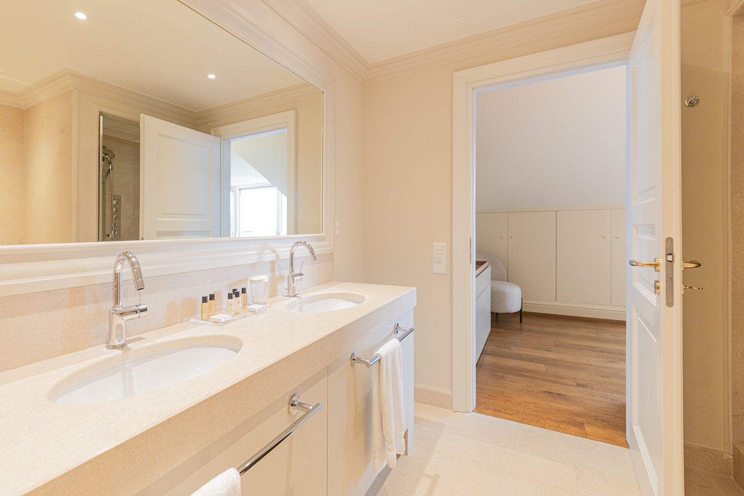 4 ½ Zimmer möblierte Wohnung
