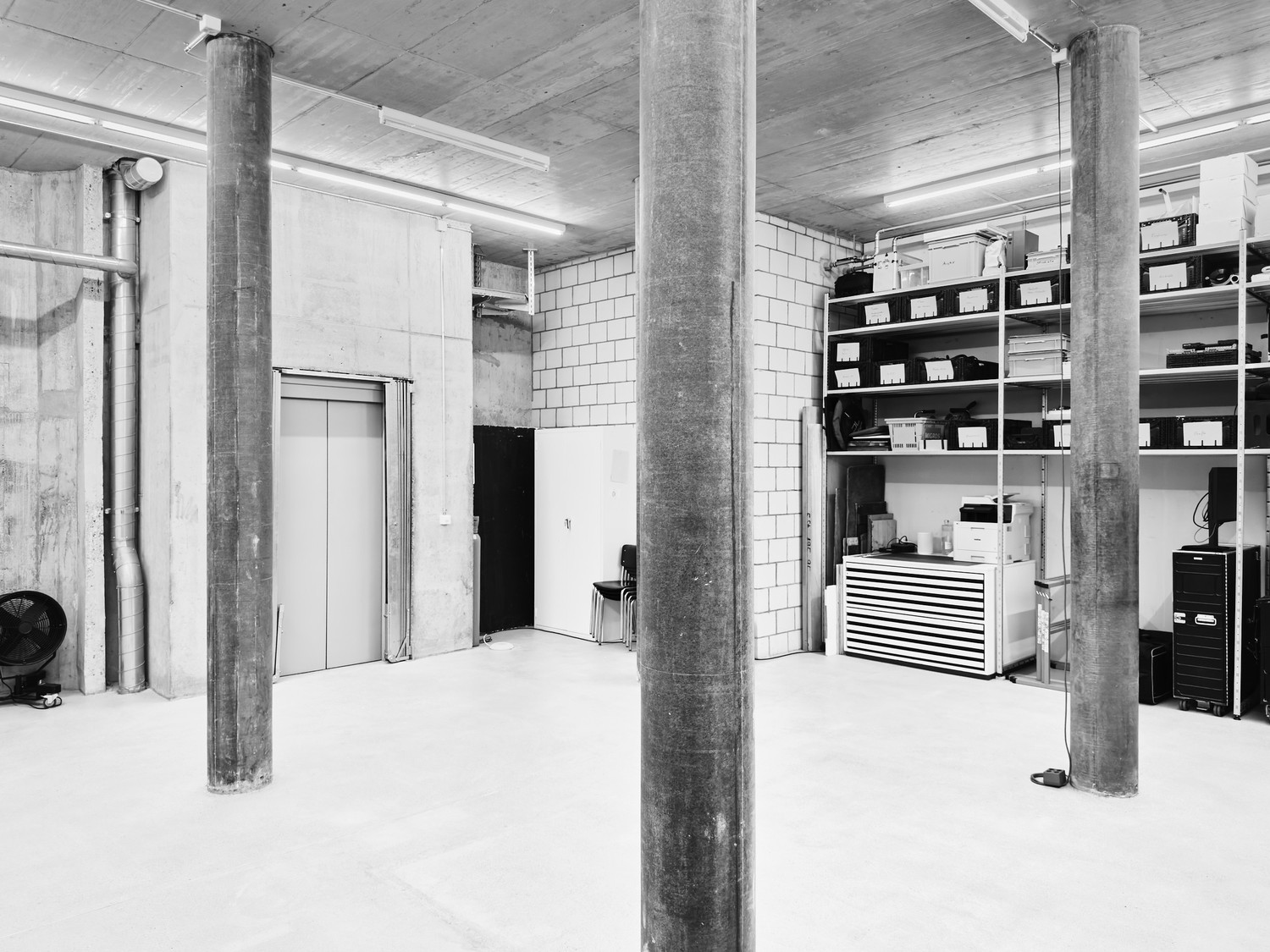 65m² office