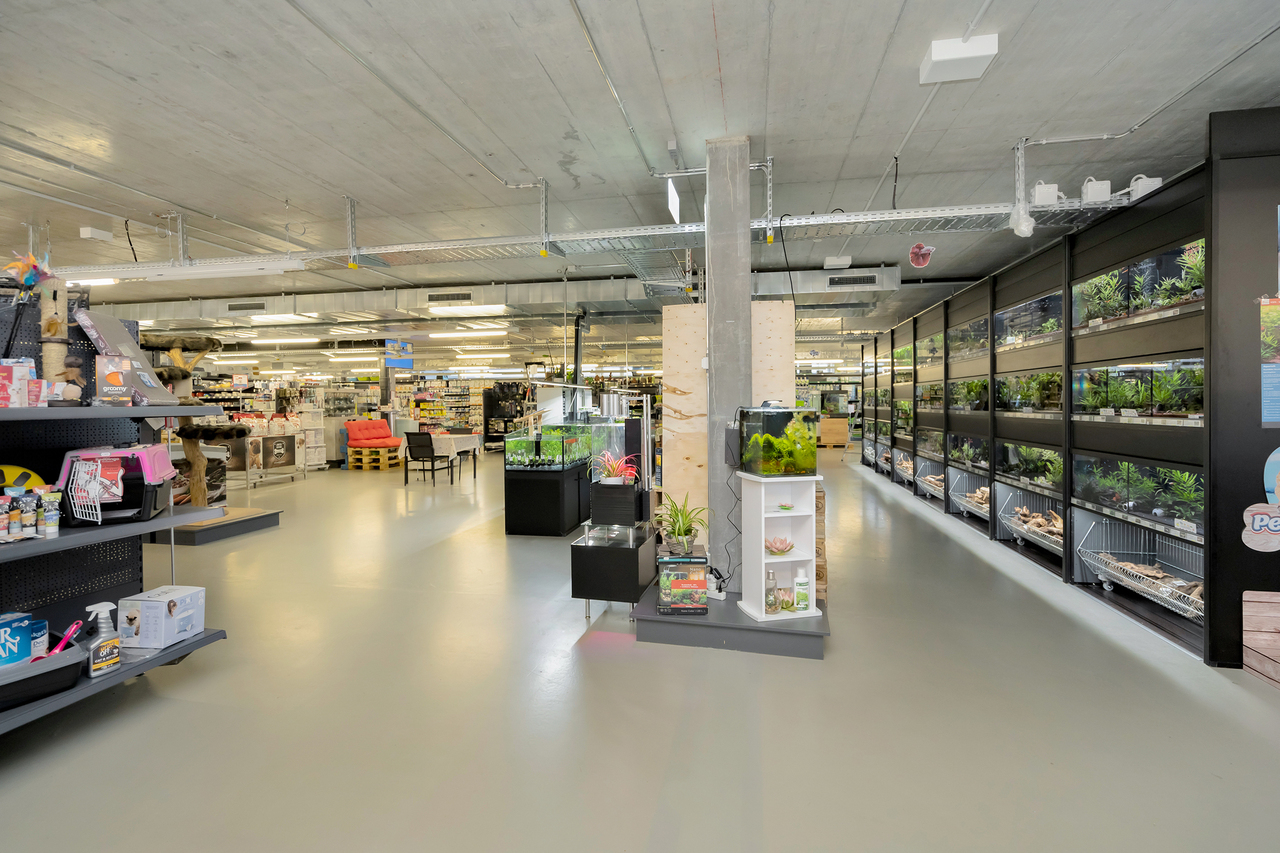 983m² commercial