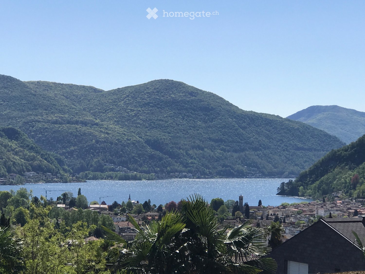 Maison individuelle de 3 pièces
Habitation indépendante, avec vue panoramique sur le lac à 180, ainsi composée :
\- au 1er étage : entrée, grand séjour avec terrasse, cuisine séparée avec fenêtre, deux chambres, salle de bain avec baignoire et fenêtre ;
\- au rez-de-chaussée : local technique