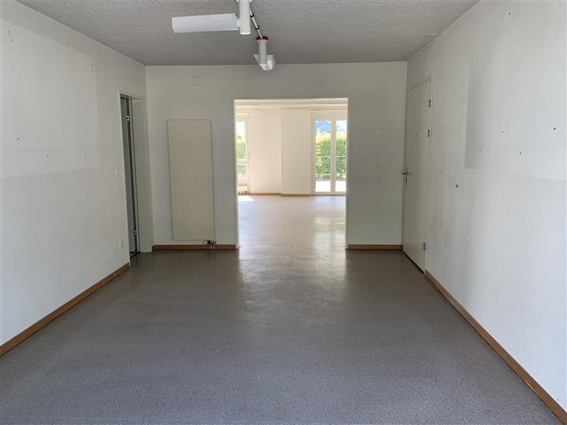 102m² commercial