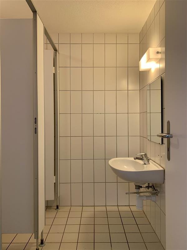 102m² commercial