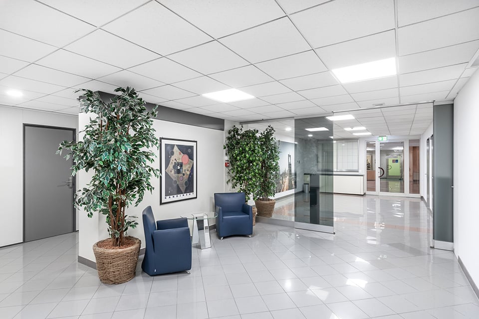 60m² office