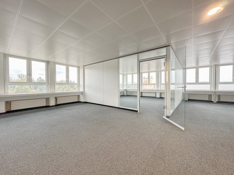 720m² office