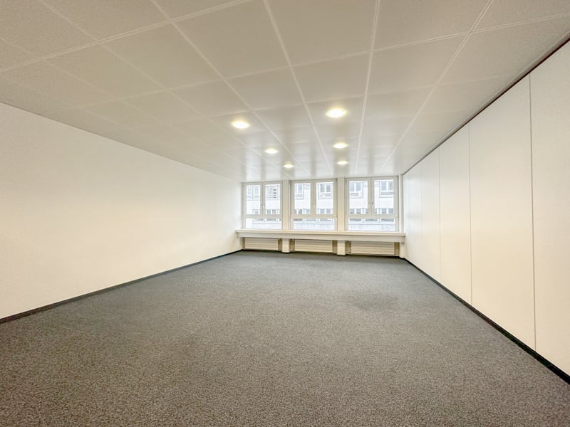 720m² office