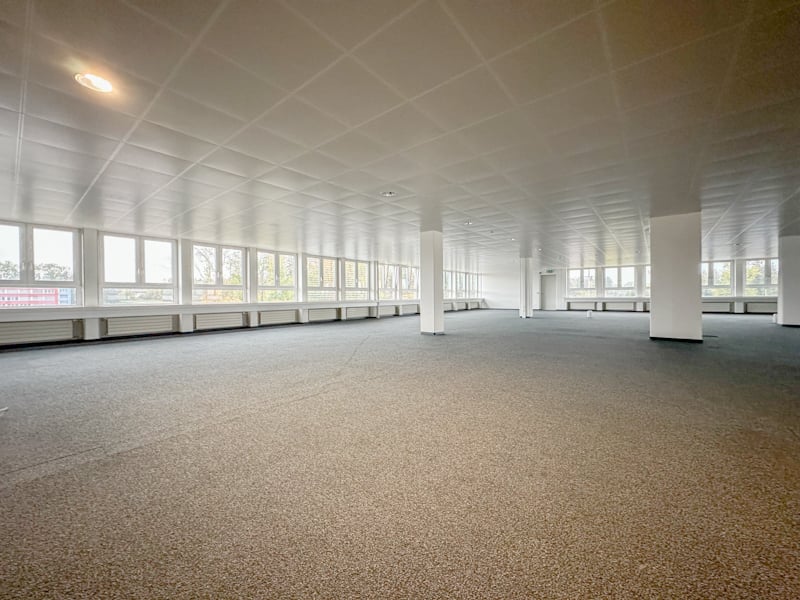 720m² office