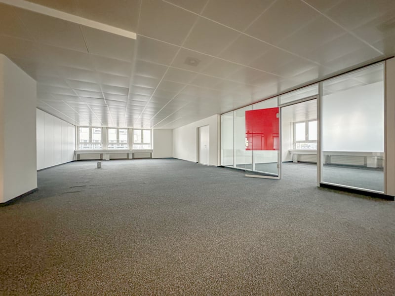720m² office