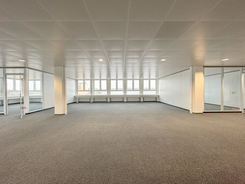 720m² office