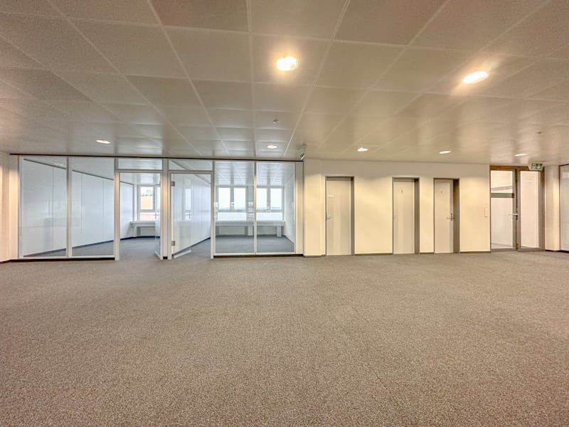 720m² office