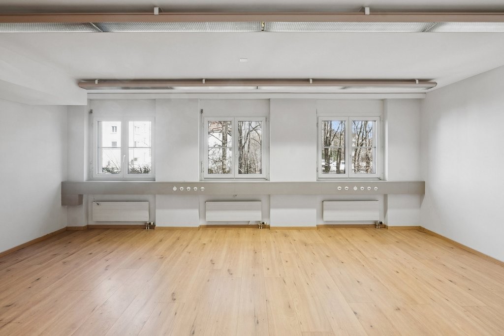 95m² office