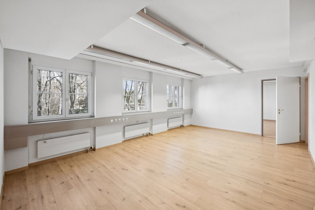 95m² office