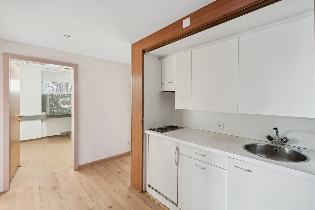 95m² office
