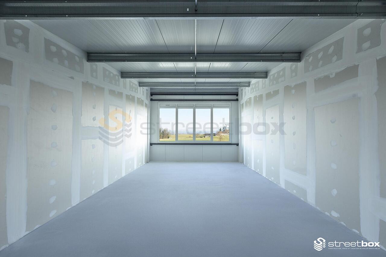 86m² commercial

Launch offer - 1st rent free!   
  
New construction - Streetbox 86m2 - Delivery 1st quarter 2026   
  
For SMEs, freelancers and private, surfaces of 86m2 on 2 levels   
Very well located close to amenities and highway   
Ground-level access   
Depth: 9.5 m   
Ceiling height: 4.30 
