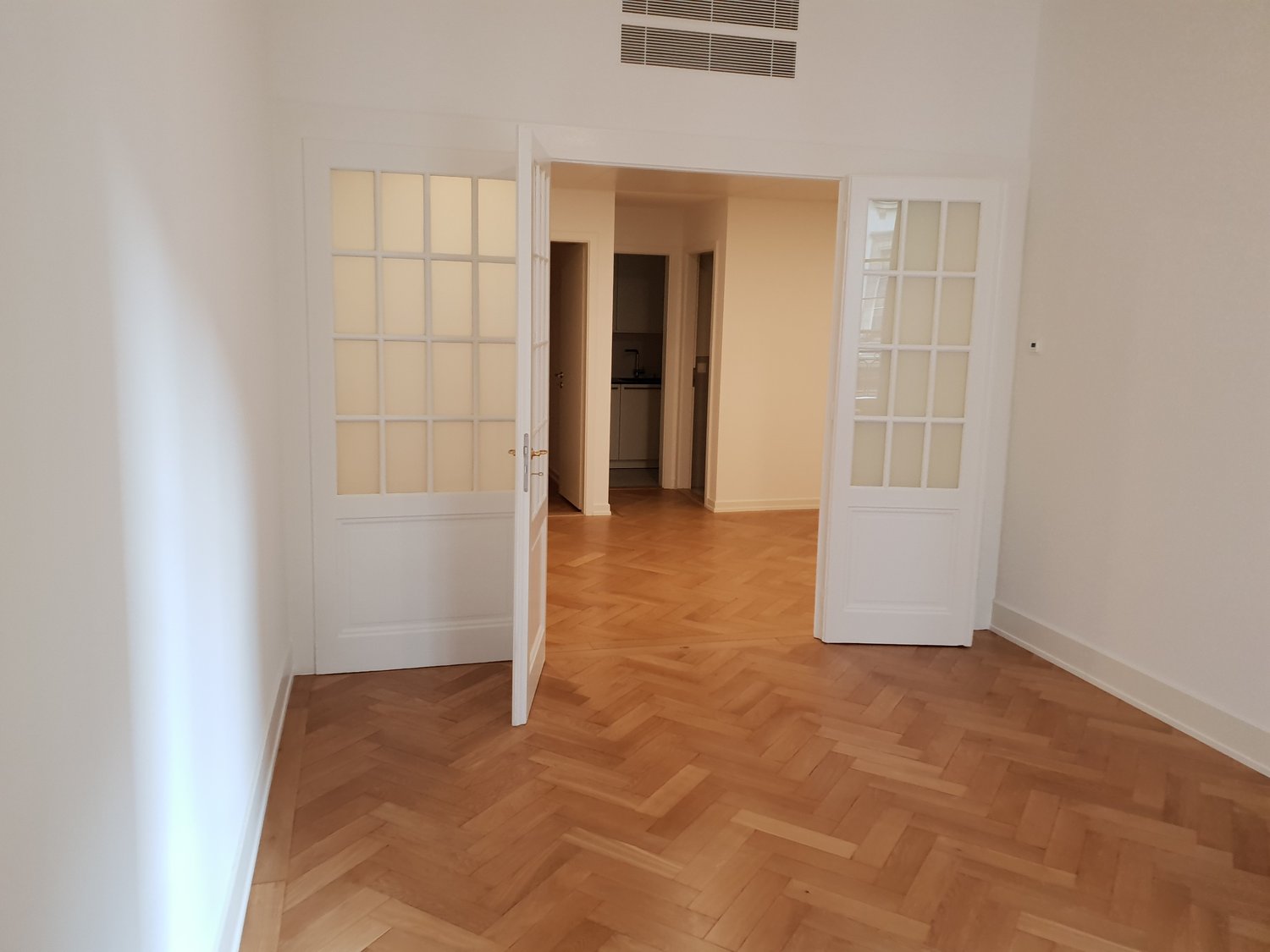 89m² office