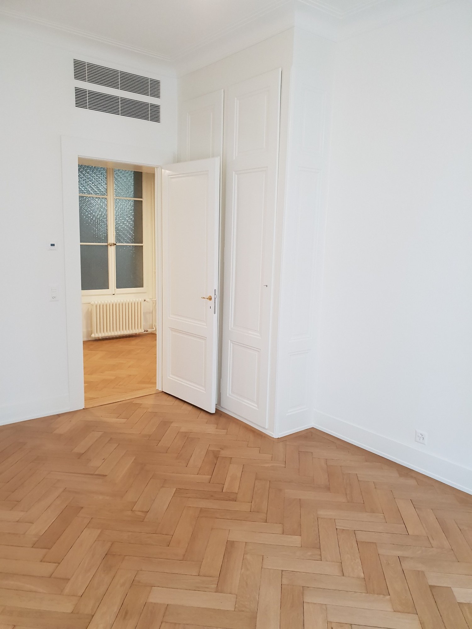 89m² office