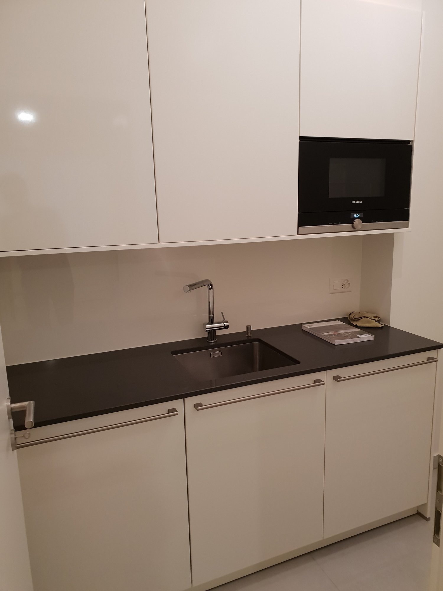 89m² office